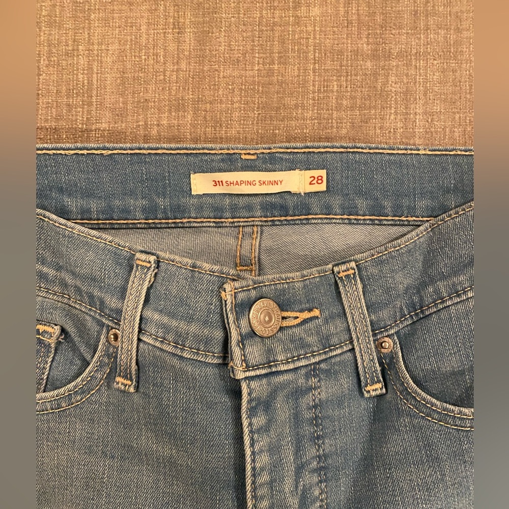 Levi’s 311 Shaping Jeans